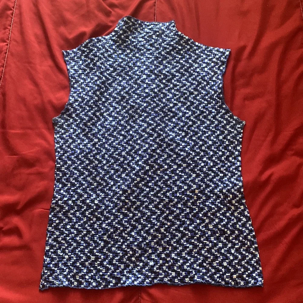 Vibrant different hues of blue sexy neck blouse! - Picture 4 of 5